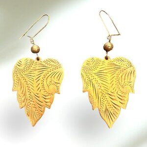VINTAGE GOLD TONE LEAF DANGLE EARRINGS KIDNEY EAR WIRE CLOSURE